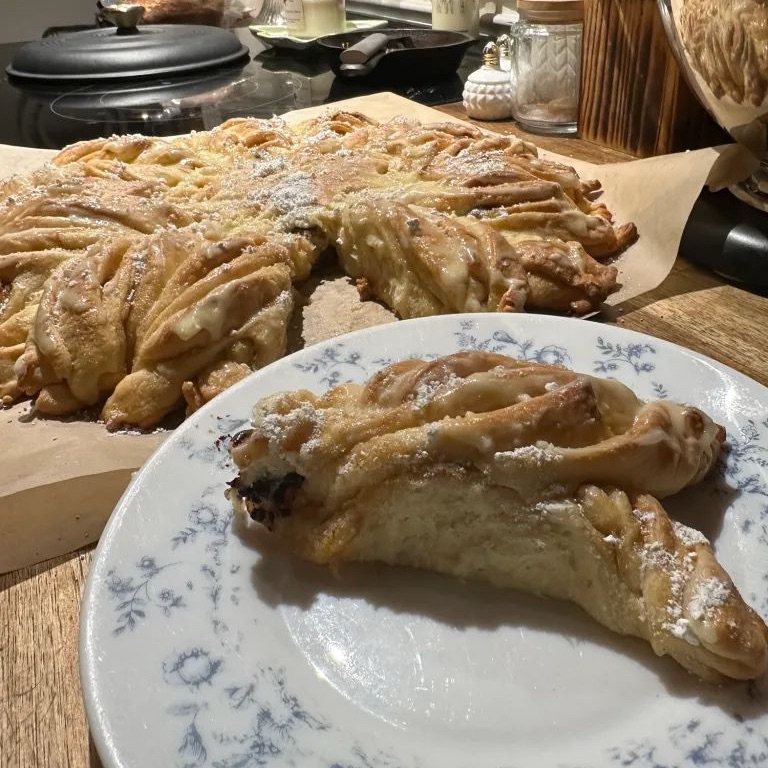 Pull-Apart Snowflake Bread